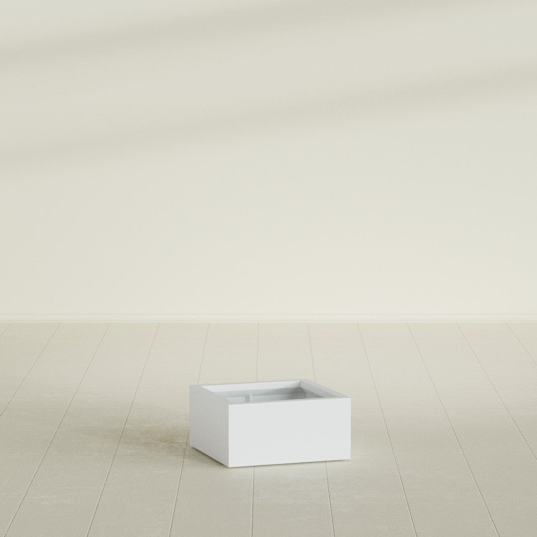 Antwerp corner fiberglass planter in Gloss Bright White