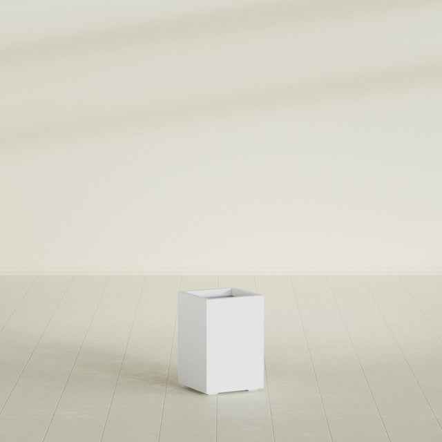 Tolga Corner Planter in Gloss Bright White