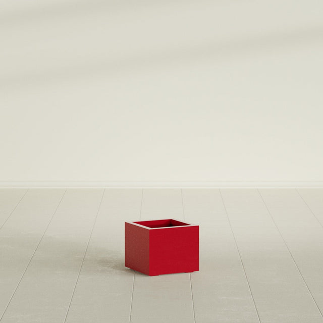 Cuba Corner Planter in Gloss Red