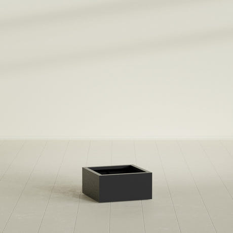 Antwerp corner fiberglass planter in Matte Black