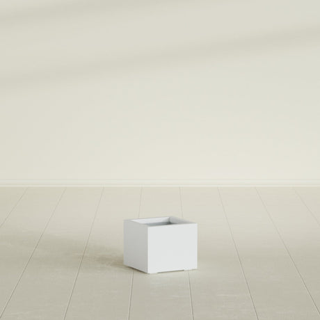 Cuba corner fiberglass planter in Gloss Bright White
