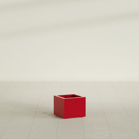 Cuba corner fiberglass planter in Gloss Red