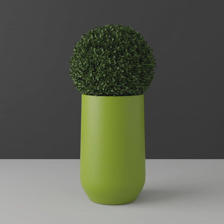 Hayden Urn fiberglass planter by Jay Scotts, studio photo