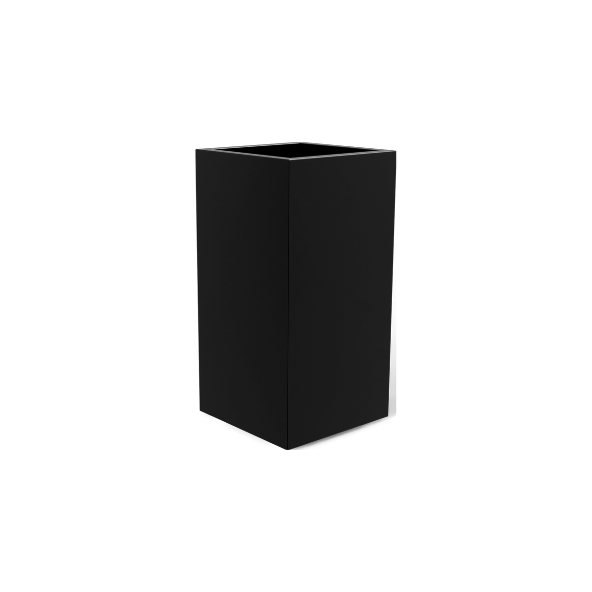 Potsdam corner fiberglass planter in Matte Black