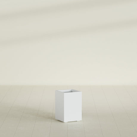 Tolga corner fiberglass planter in Gloss Bright White