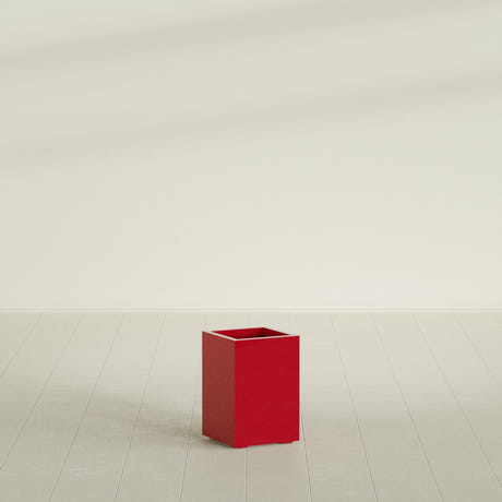 Tolga corner fiberglass planter in Gloss Red