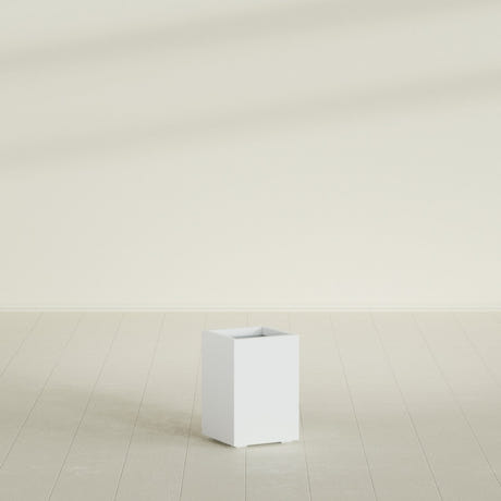 Tolga corner fiberglass planter in Matte Bright White